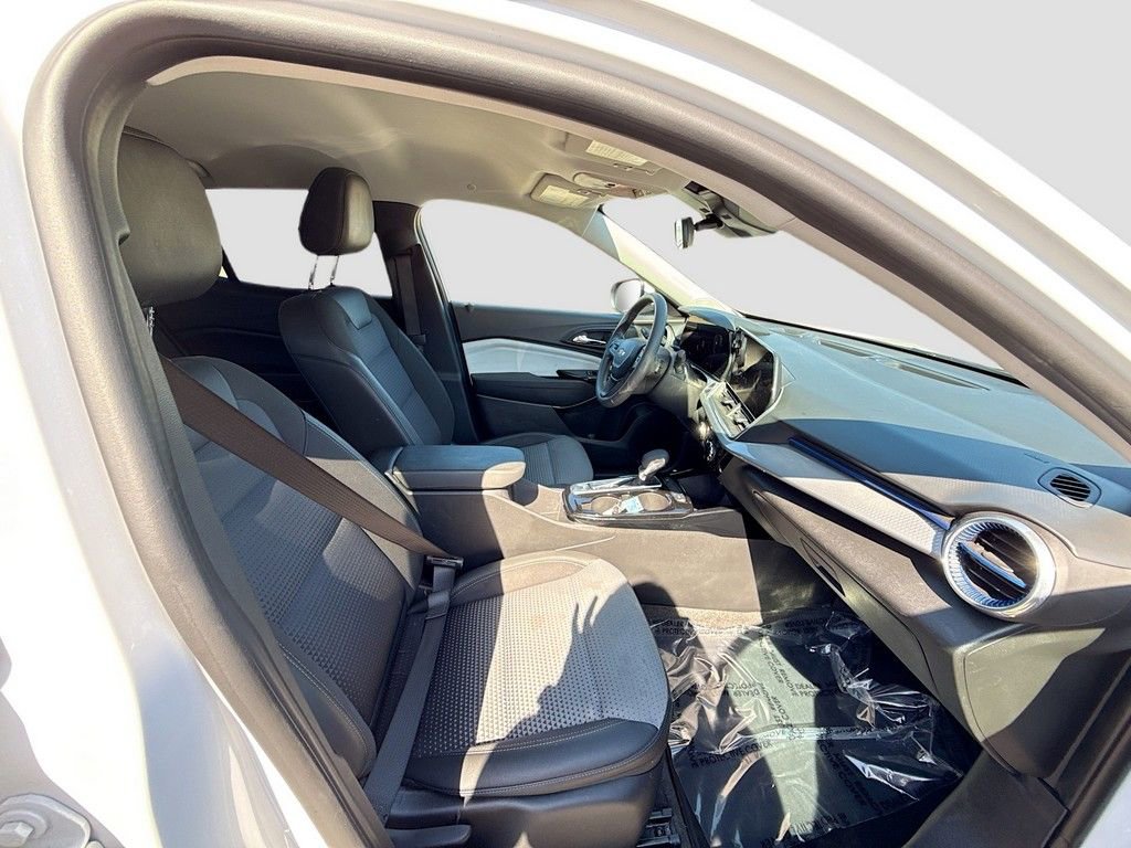 Used 2024 Chevrolet Trax LT image 18