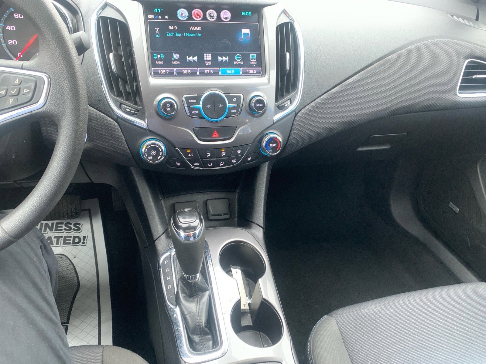 Used 2017 Chevrolet Cruze LT w/ Sun And Sound Package image 10