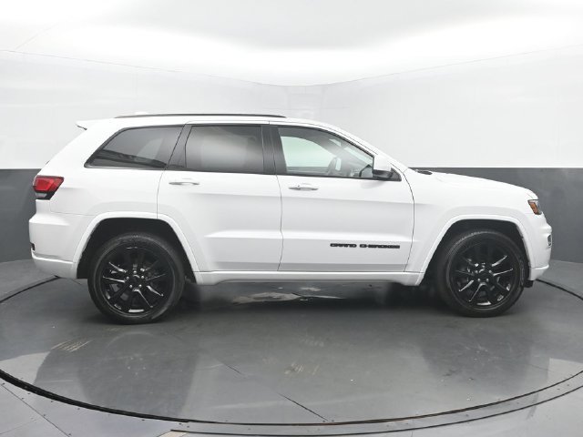 Used 2019 Jeep Grand Cherokee Altitude AWD/4WD image 6