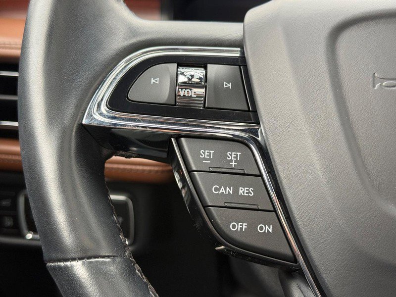 Used 2023 Lincoln Nautilus Reserve image 13