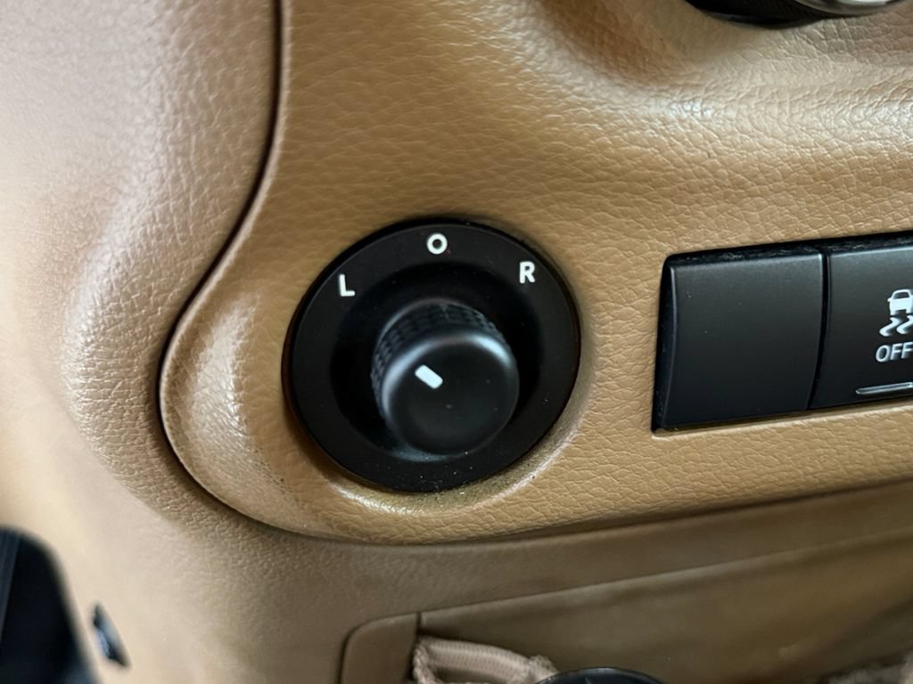Used 2014 Jeep Wrangler Unlimited Sahara w/ Connectivity Group AWD/4WD image 26