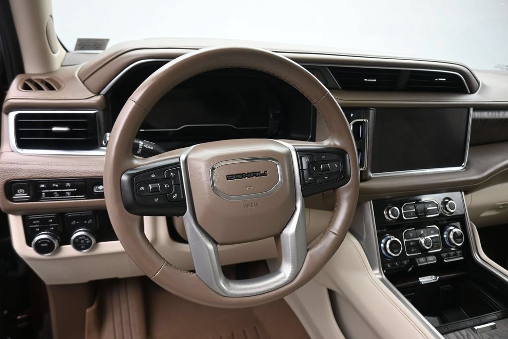 Used 2023 GMC Yukon XL Denali AWD/4WD image 15