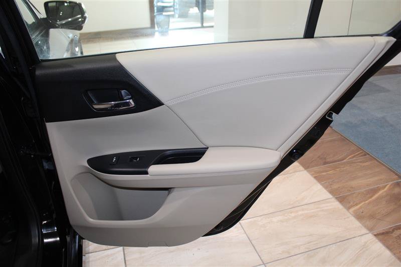 Used 2017 Honda Accord Touring image 33