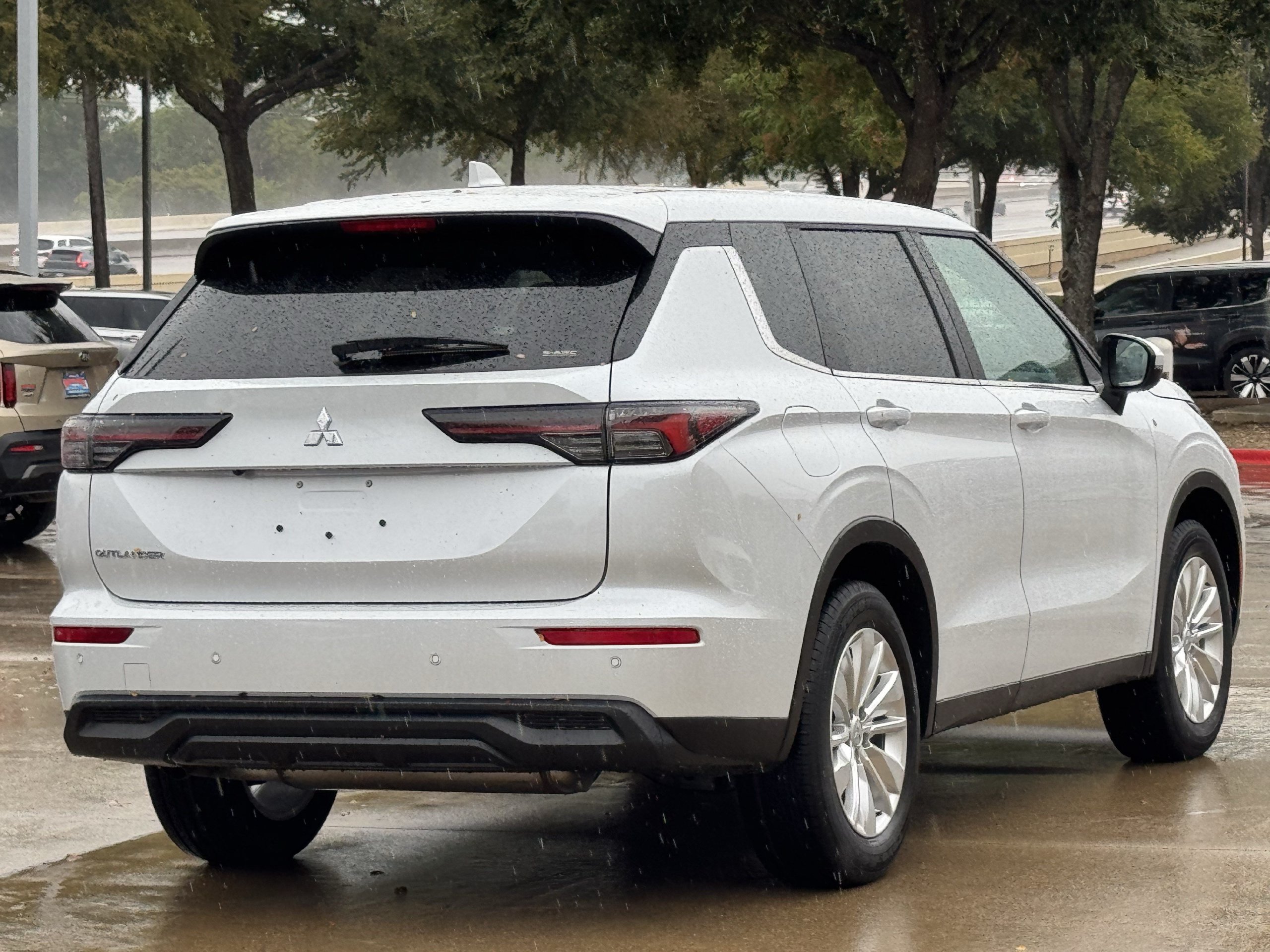 New 2026 Mitsubishi Outlander ES AWD/4WD image 4