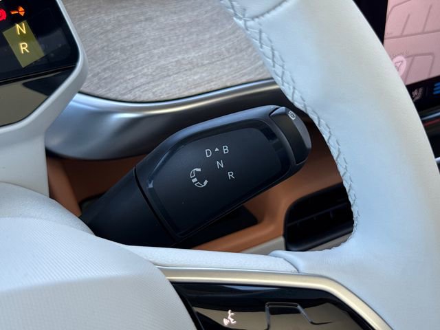 New 2025 Volkswagen ID. Buzz 1st Edition image 37