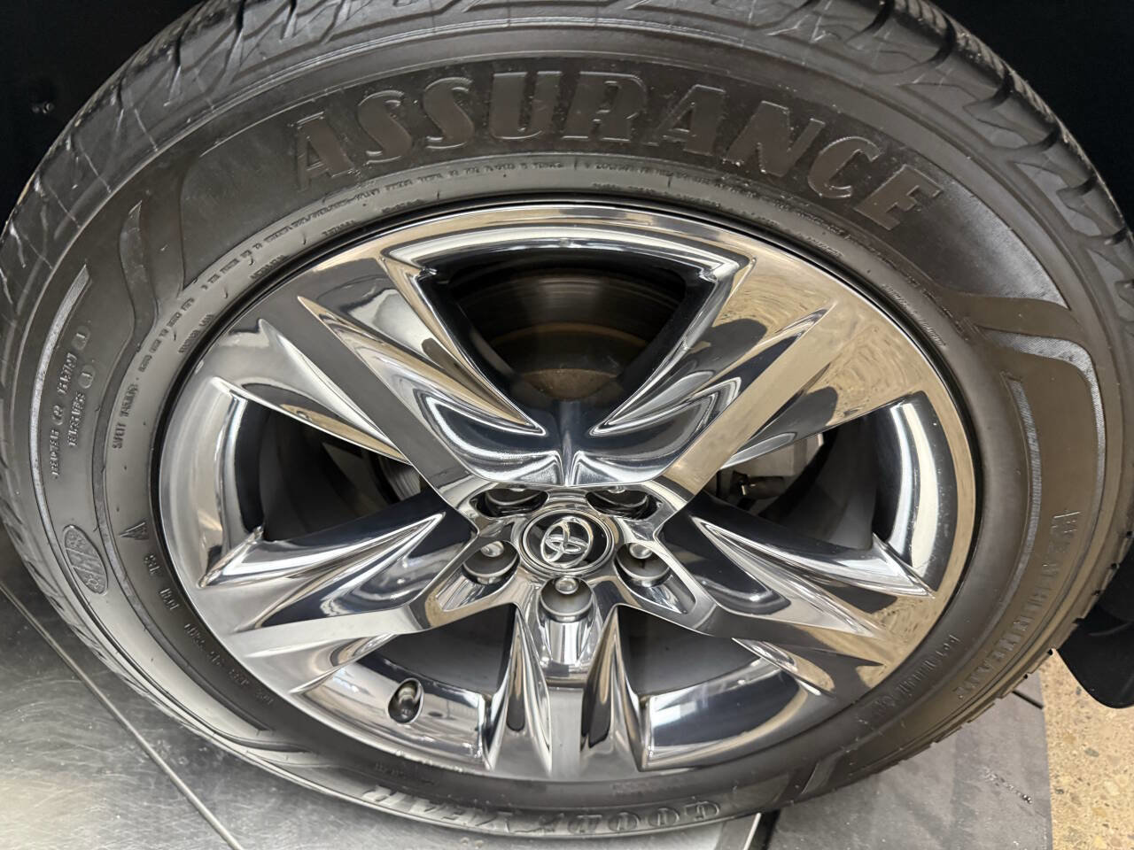 Used 2019 Toyota Highlander Limited Platinum AWD/4WD image 35