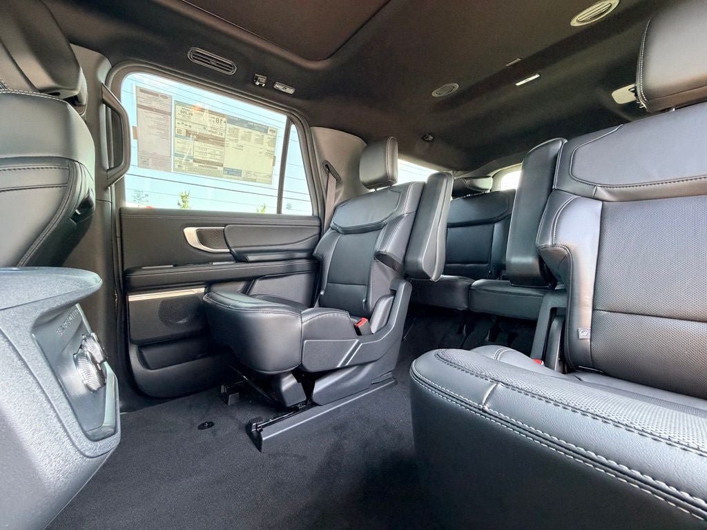 New 2026 Ford Expedition Max Platinum w/ Stealth Appearance Package AWD/4WD image 12