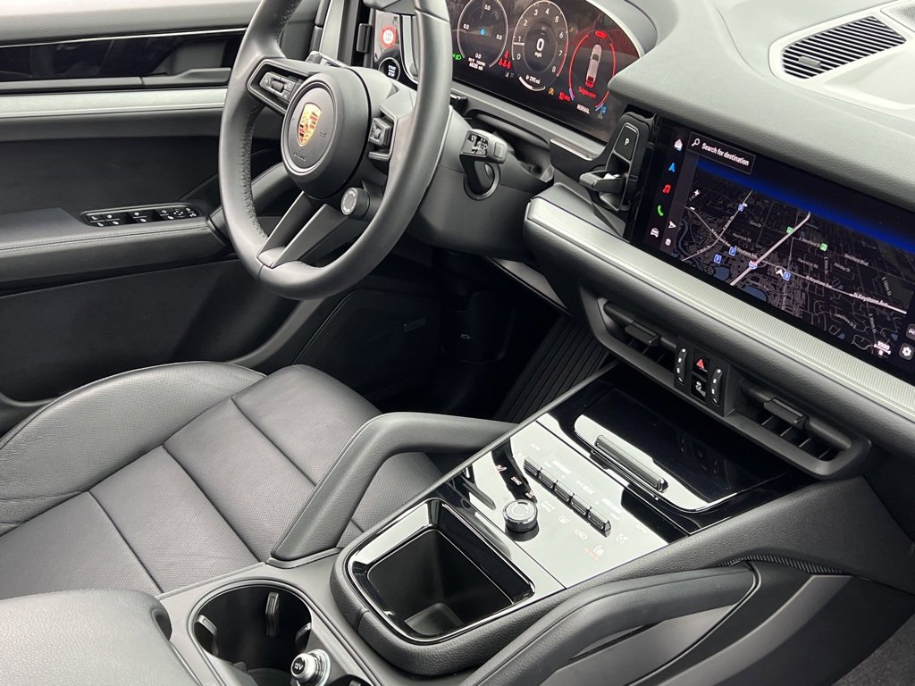 Used 2025 Porsche Cayenne image 14