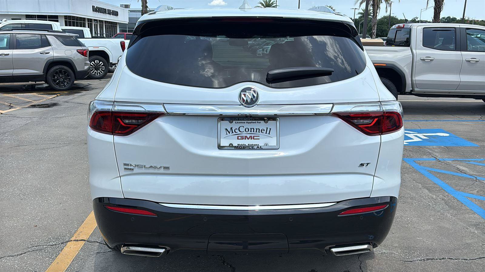 Certified 2024 Buick Enclave Essence w/ Sport Touring Edition AWD/4WD image 6