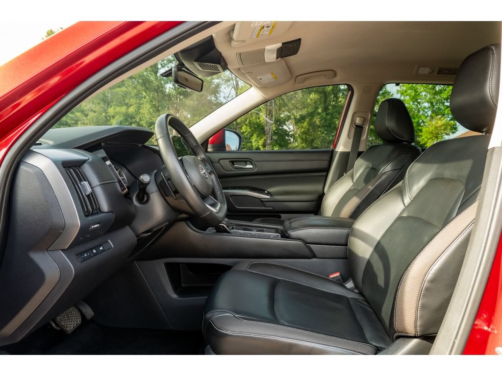 Used 2023 Nissan Pathfinder SL FWD image 11