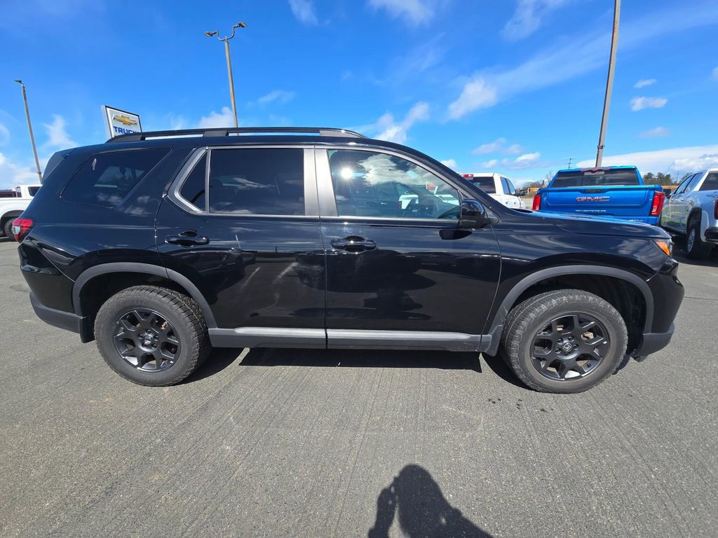 Used 2023 Honda Pilot TrailSport image 2