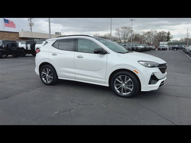 Certified 2021 Buick Encore GX Essence w/ Advanced Technology Package FWD image 2