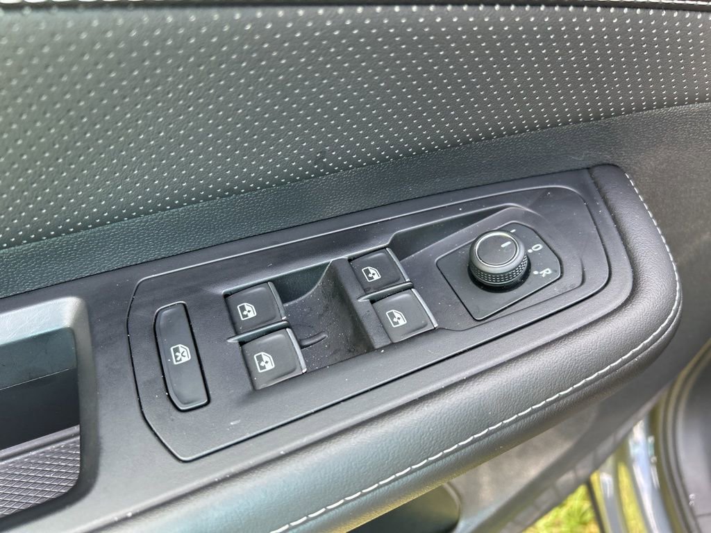 Used 2025 Volkswagen Atlas Cross Sport SEL image 13