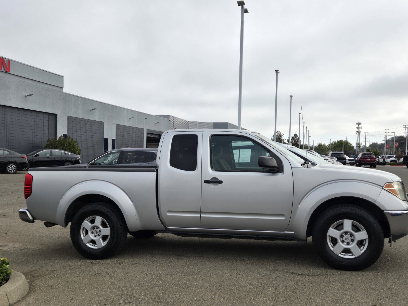 Used 2005 Nissan Frontier SE w/ (P01) Power Pkg RWD image 3