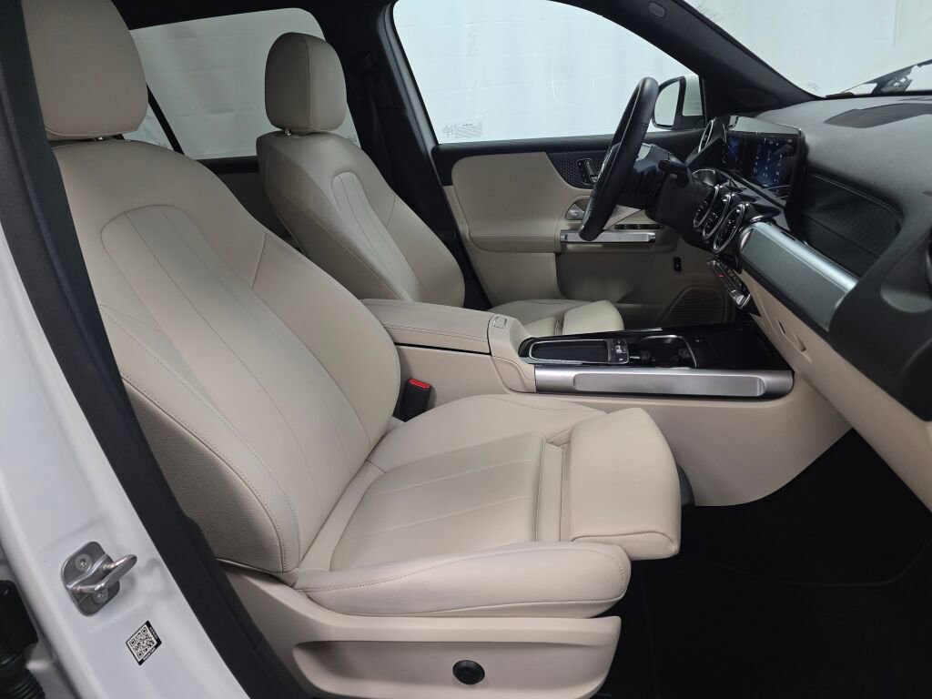 Used 2025 Mercedes-Benz GLB 250 4MATIC image 26
