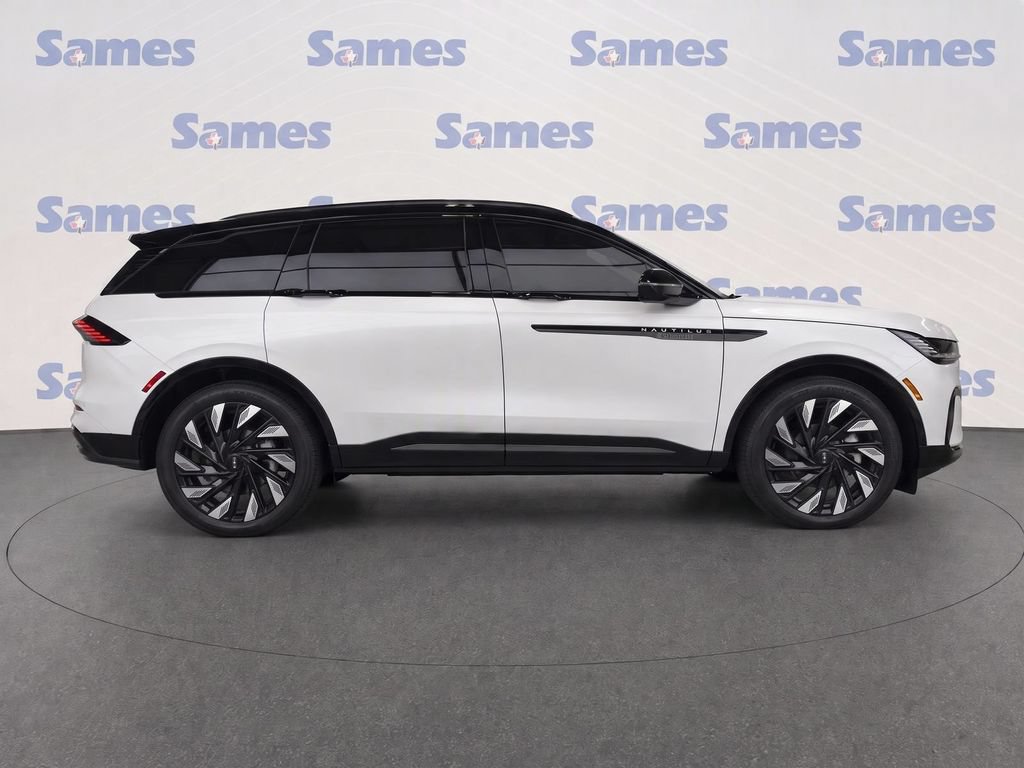 Used 2025 Lincoln Nautilus Reserve AWD/4WD image 8