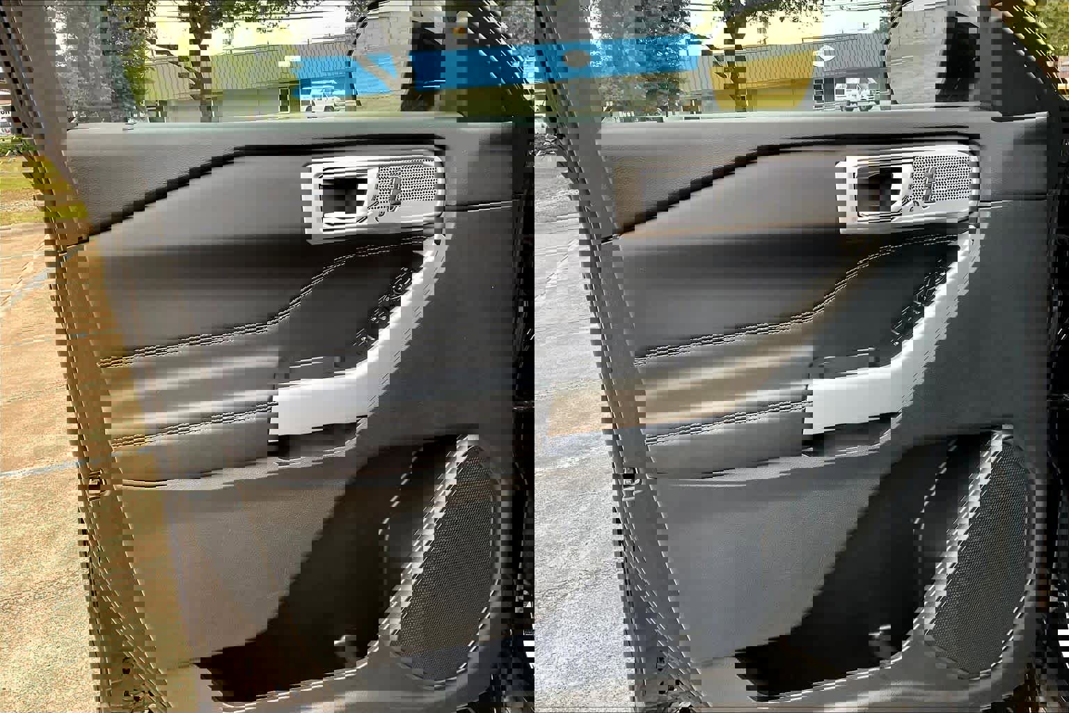 Used 2024 Ford Explorer Limited image 19