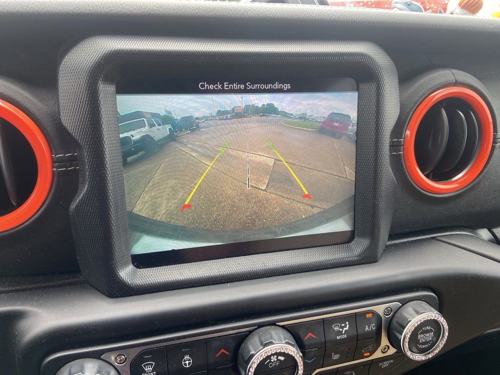 Used 2019 Jeep Wrangler Unlimited Sahara AWD/4WD image 33