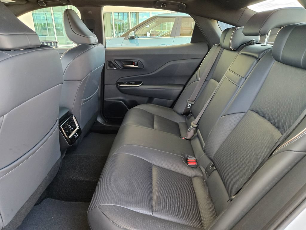 Used 2025 Toyota Crown Platinum AWD/4WD image 15