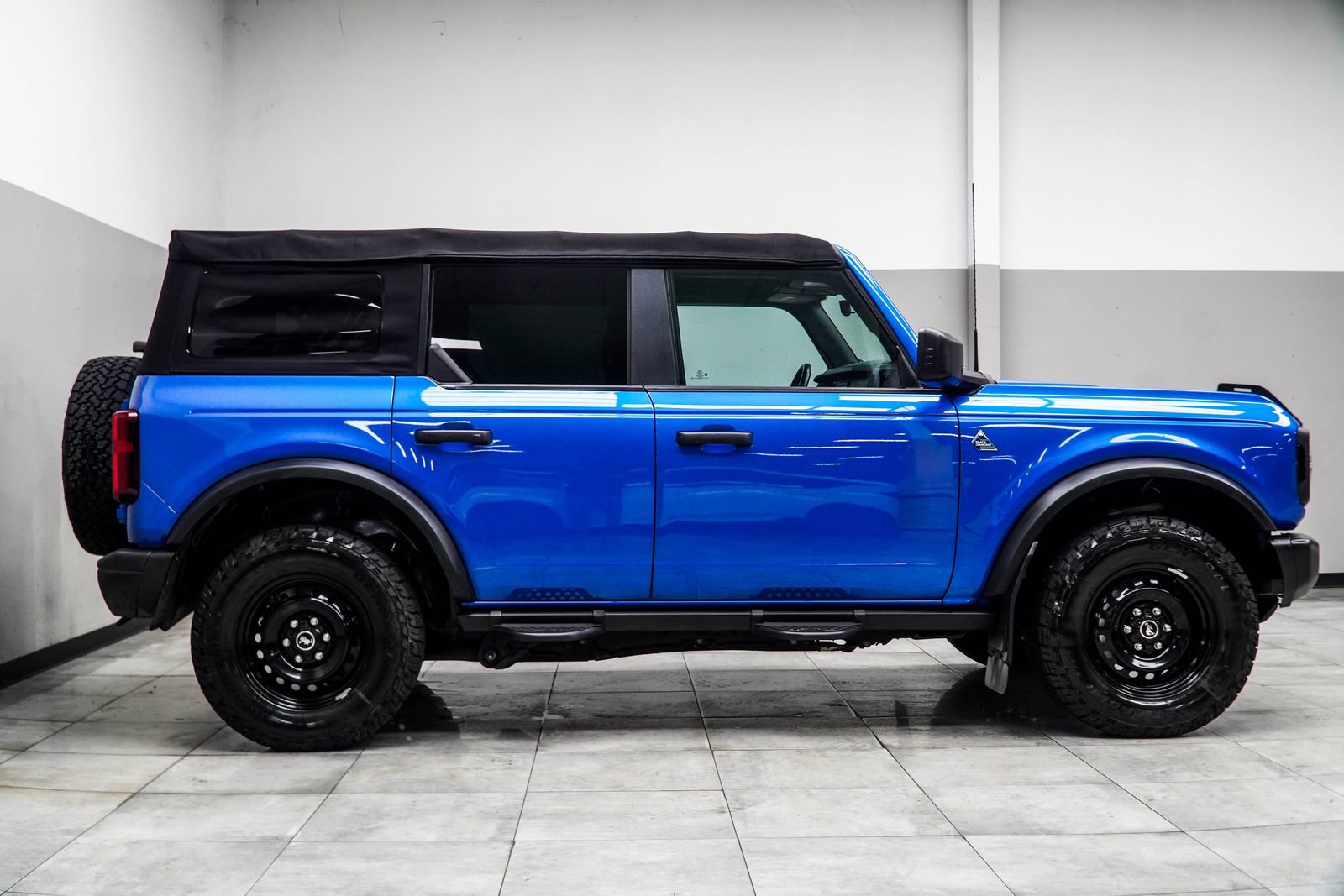 Used 2022 Ford Bronco Black Diamond image 6