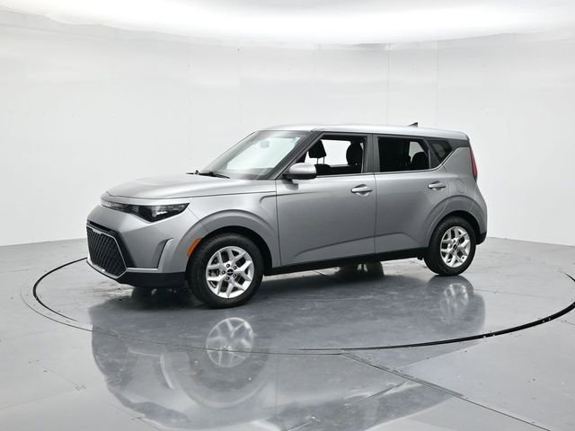 Used 2023 Kia Soul LX w/ LX Technology Package image 5