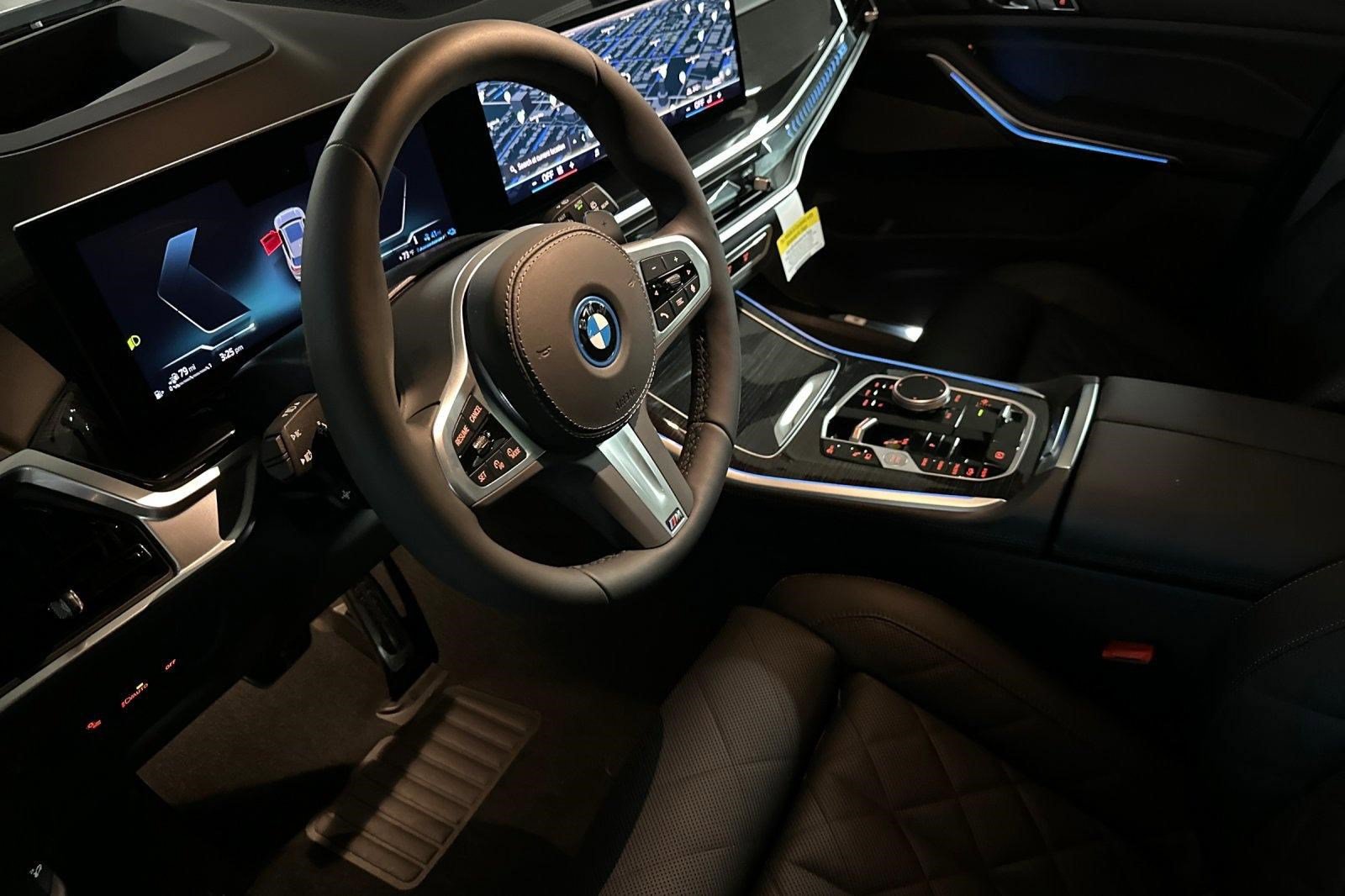 Used 2026 BMW X5 xDrive50e w/ M Sport Package AWD/4WD image 4