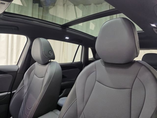 Certified 2025 Volkswagen Tiguan SE R-Line image 25