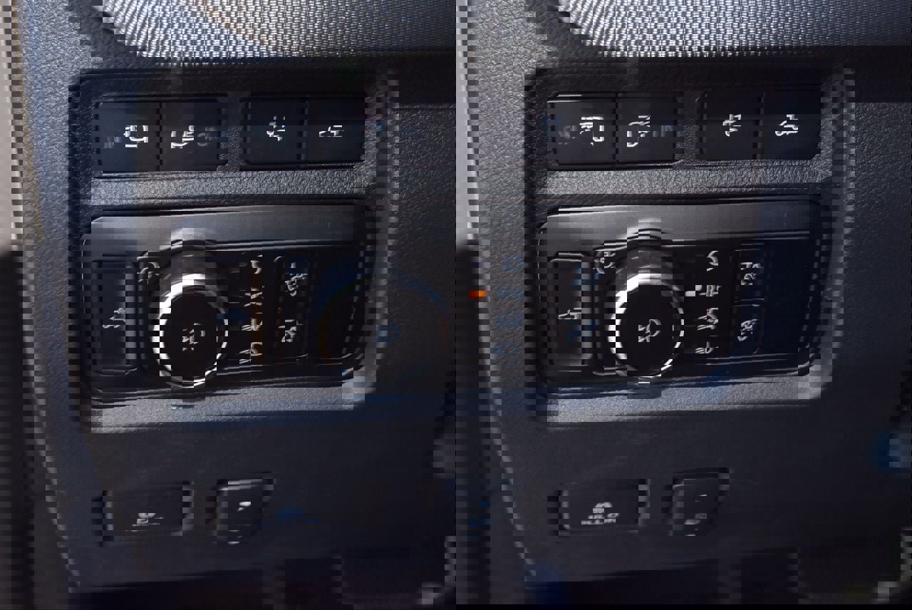 Certified 2024 Ford F250 Platinum w/ FX4 Off-Road Package image 32