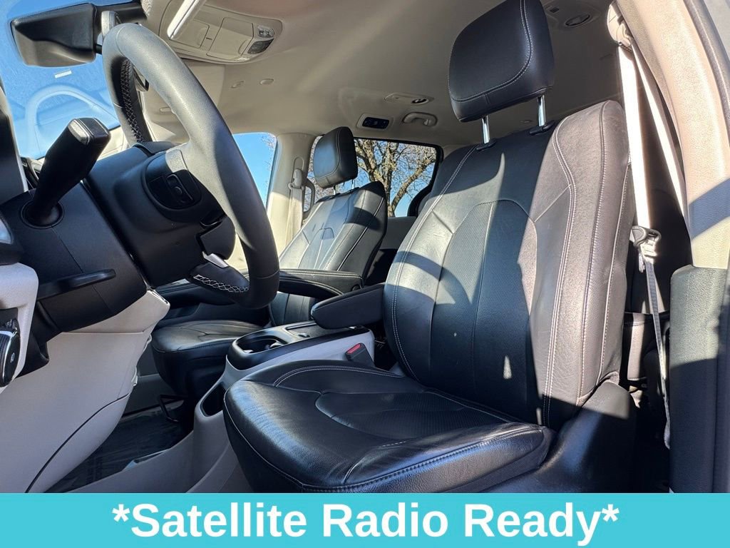 Used 2022 Chrysler Pacifica Touring-L image 18