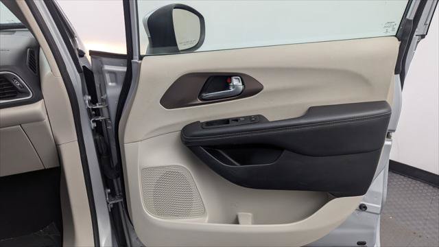 Used 2023 Chrysler Voyager LX FWD image 21