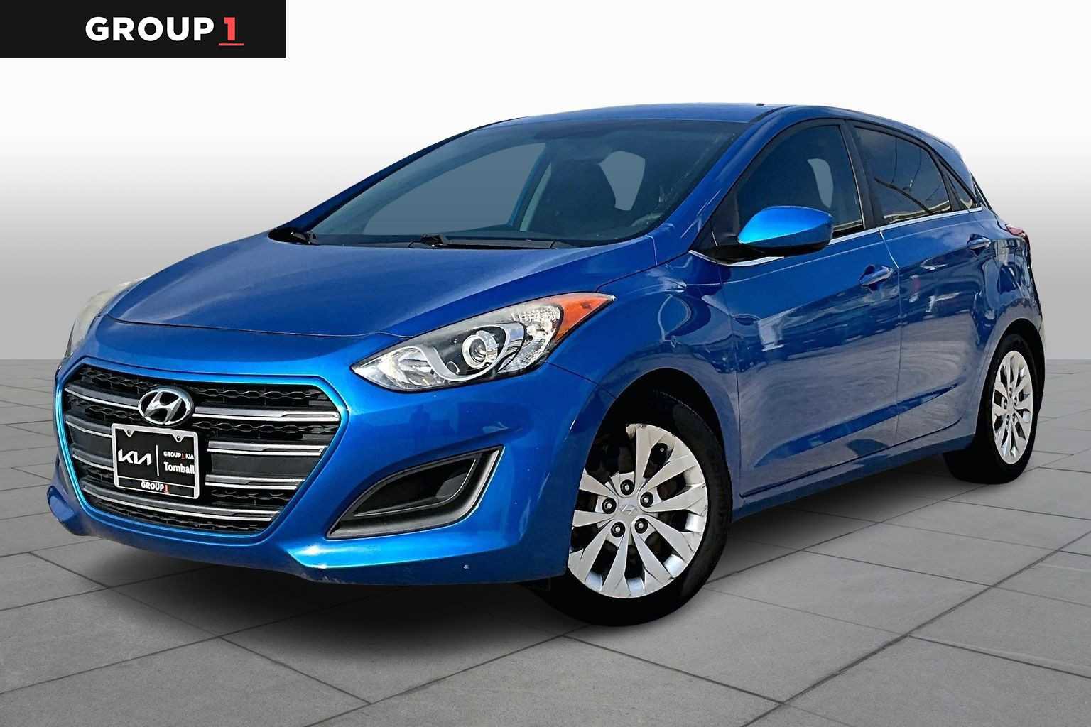Used 2017 Hyundai Elantra GT image 1