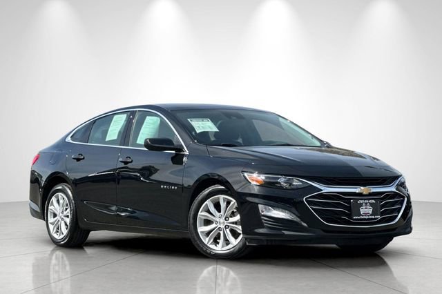Used 2025 Chevrolet Malibu LT image 2