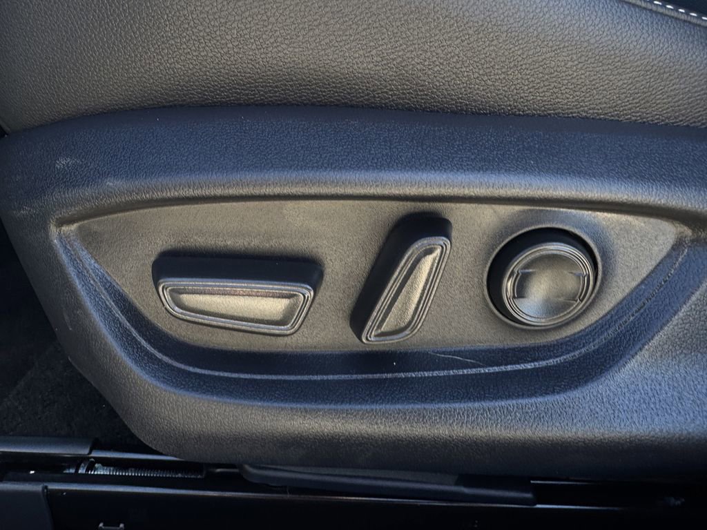 Used 2026 Toyota Camry SE w/ Convenience Package image 26