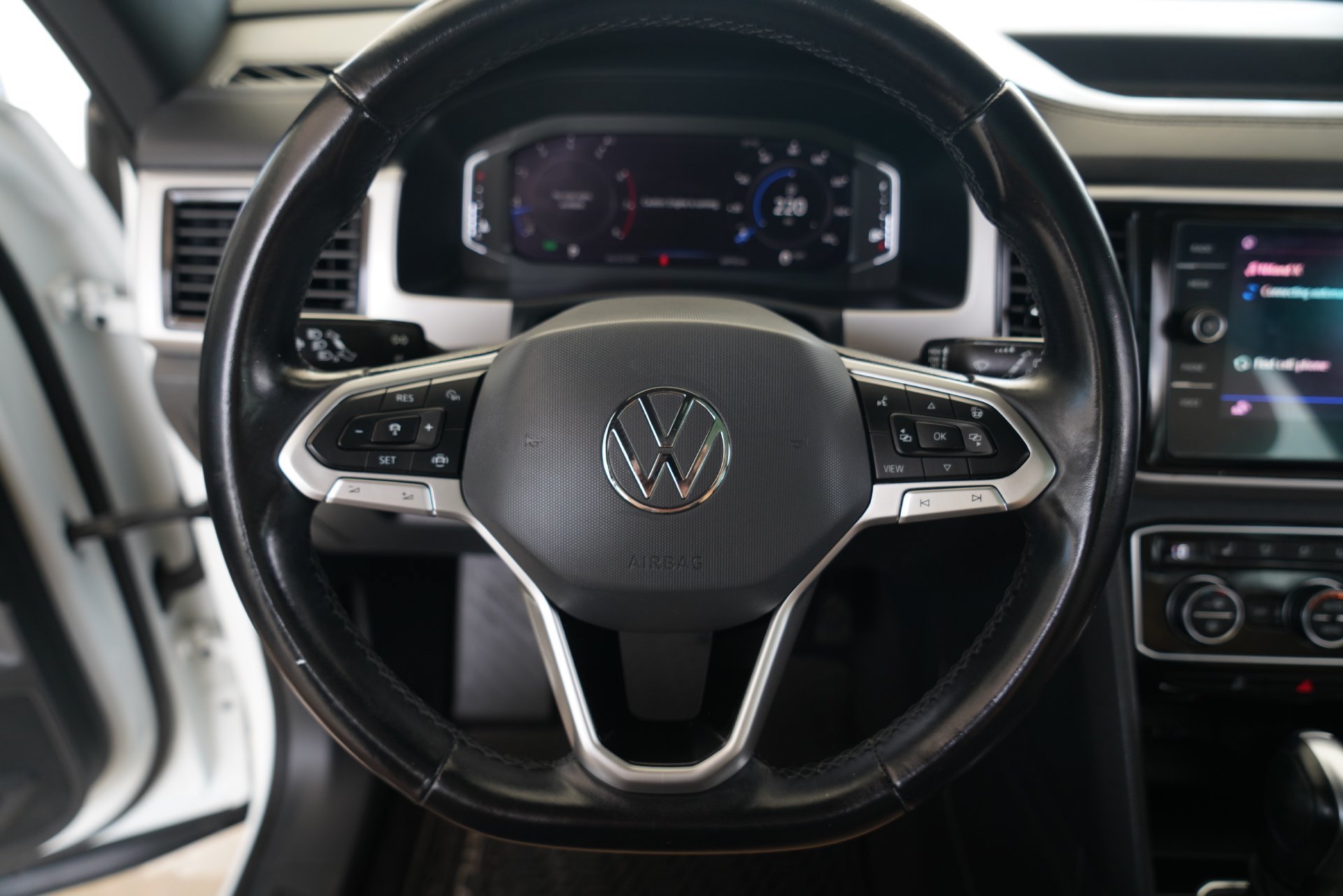 Used 2020 Volkswagen Atlas Cross Sport SEL w/ Cross Sport MDO Package FWD image 11