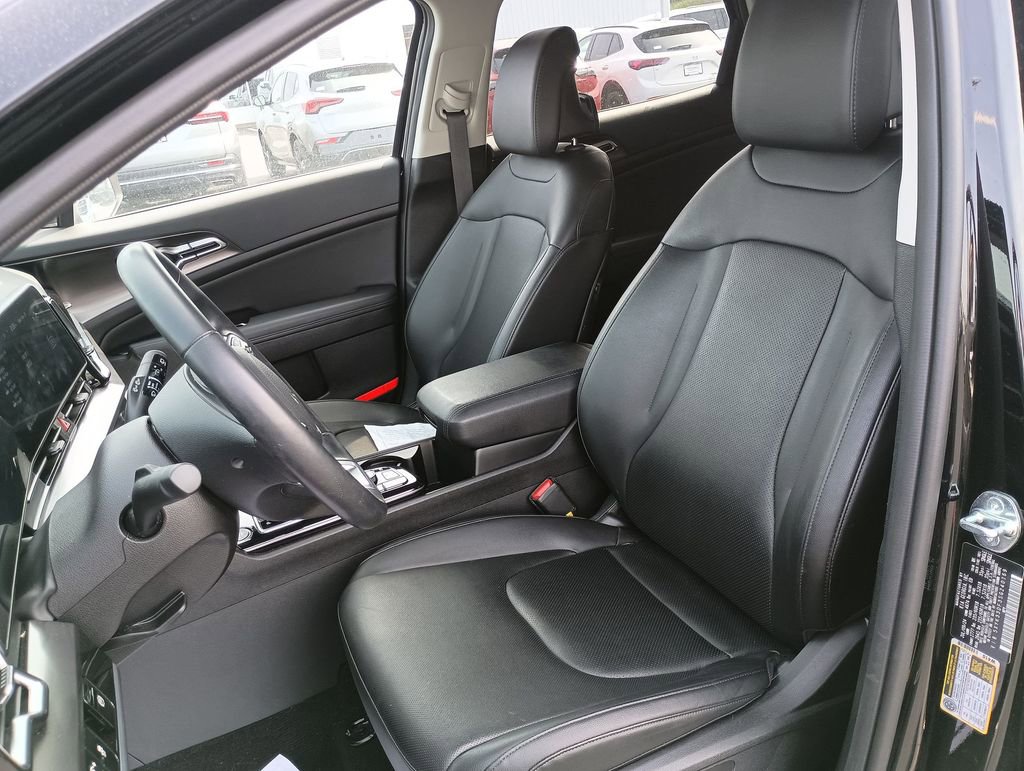 Used 2025 Kia Sportage EX image 17