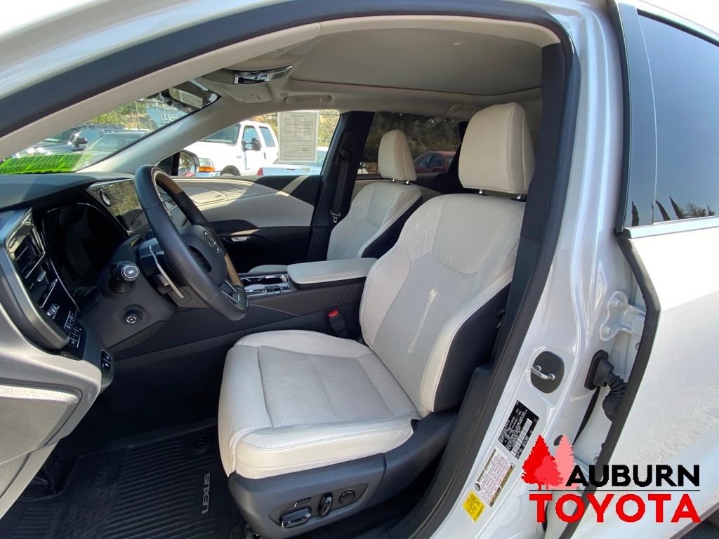 Used 2026 Lexus RX 450h AWD w/ Convenience Package image 33