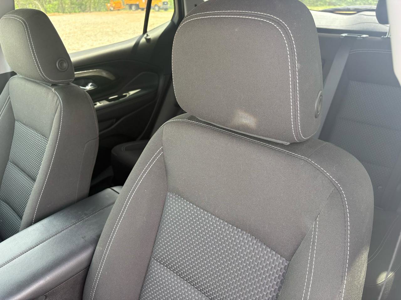 Used 2024 GMC Terrain SLE w/ Driver Convenience Package FWD image 15