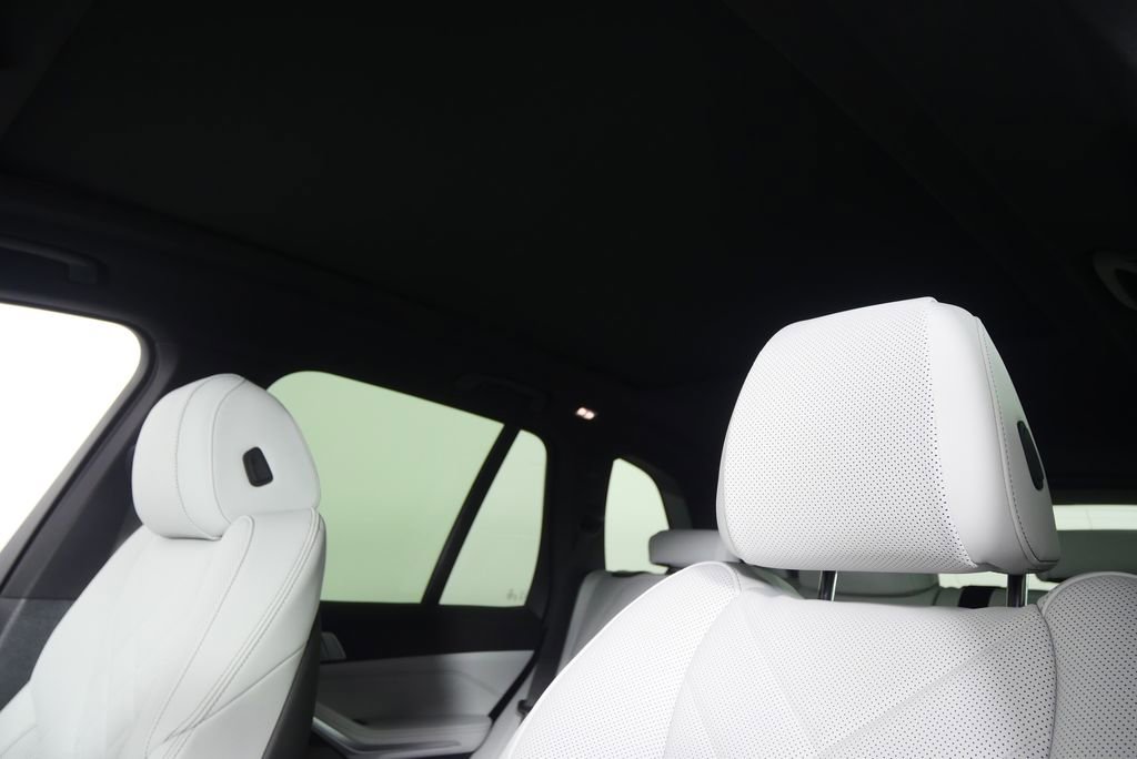 Used 2026 BMW X5 xDrive40i w/ Premium Package image 11