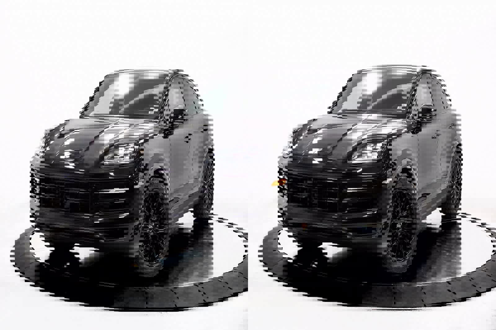 Certified 2025 Porsche Cayenne Coupe image 3