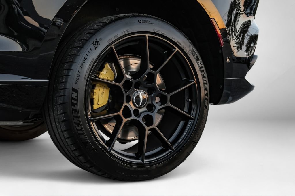 Used 2021 Aston Martin DBX image 61