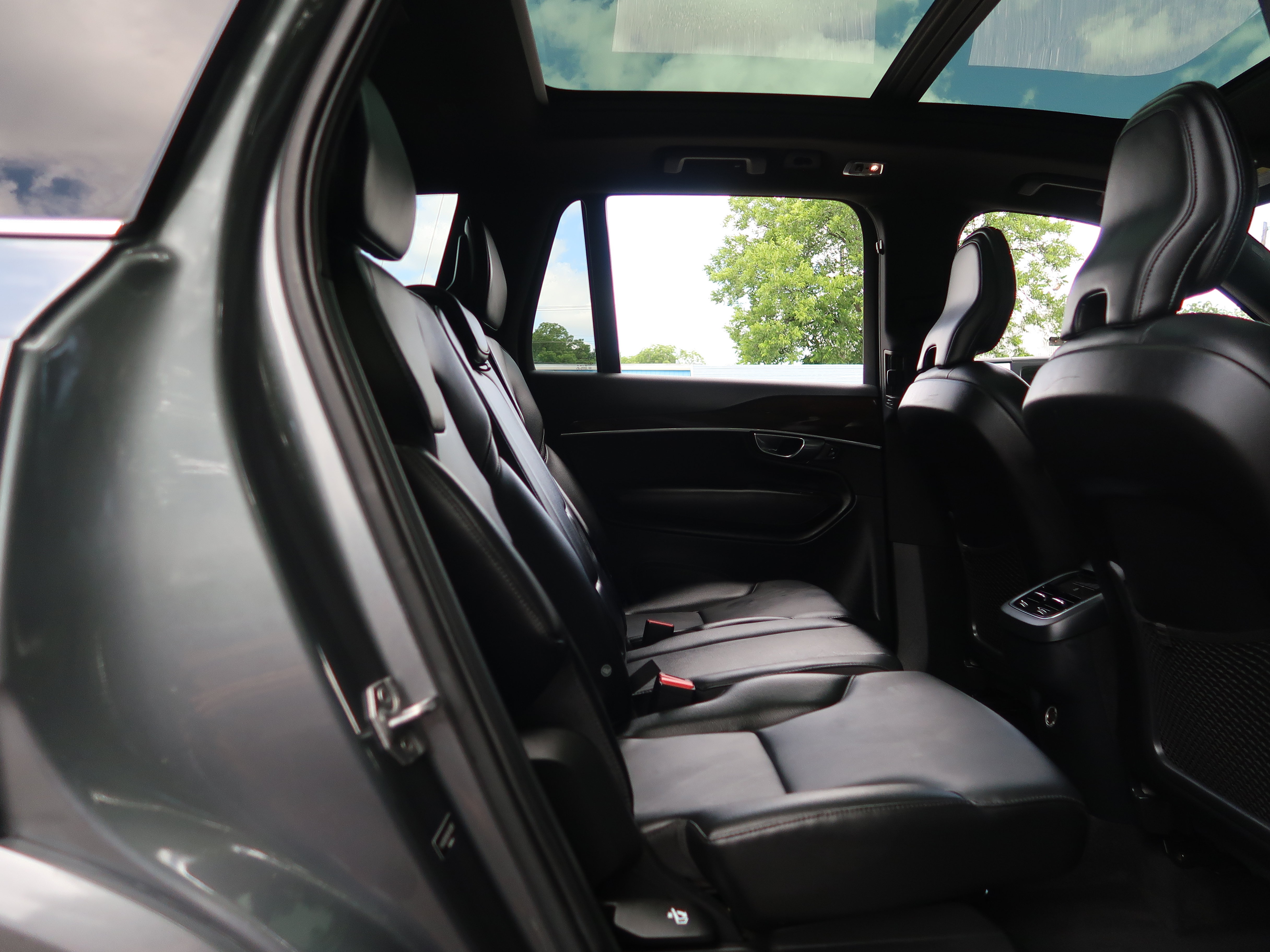 Used 2019 Volvo XC90 T5 Momentum w/ Protection Package Premier FWD image 37