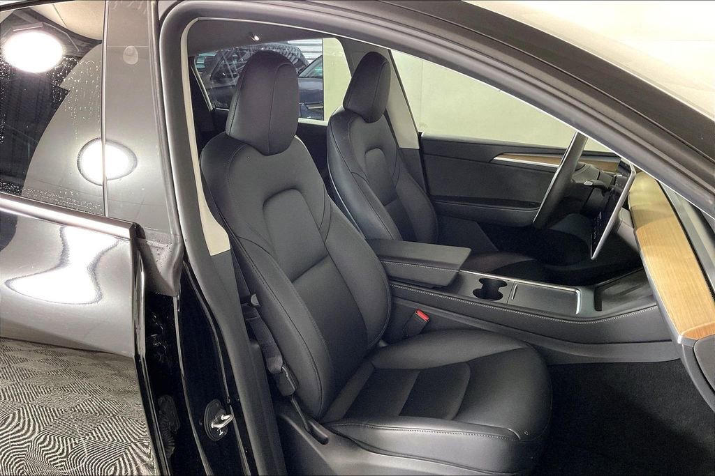 Used 2024 Tesla Model Y 2WD image 6