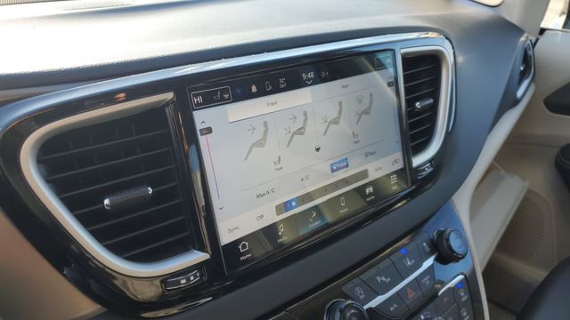 Certified 2024 Chrysler Pacifica Touring-L image 14