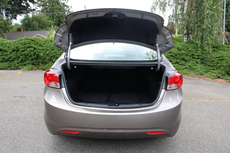 Used 2013 Hyundai Elantra GLS FWD image 16
