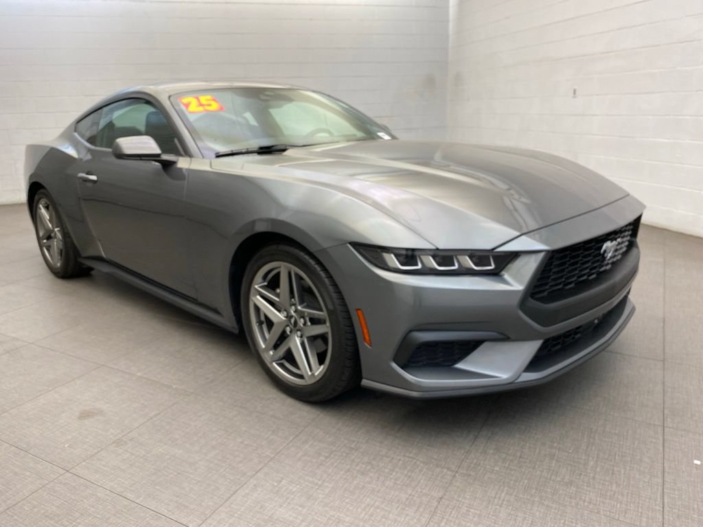 Used 2025 Ford Mustang Coupe RWD image 9