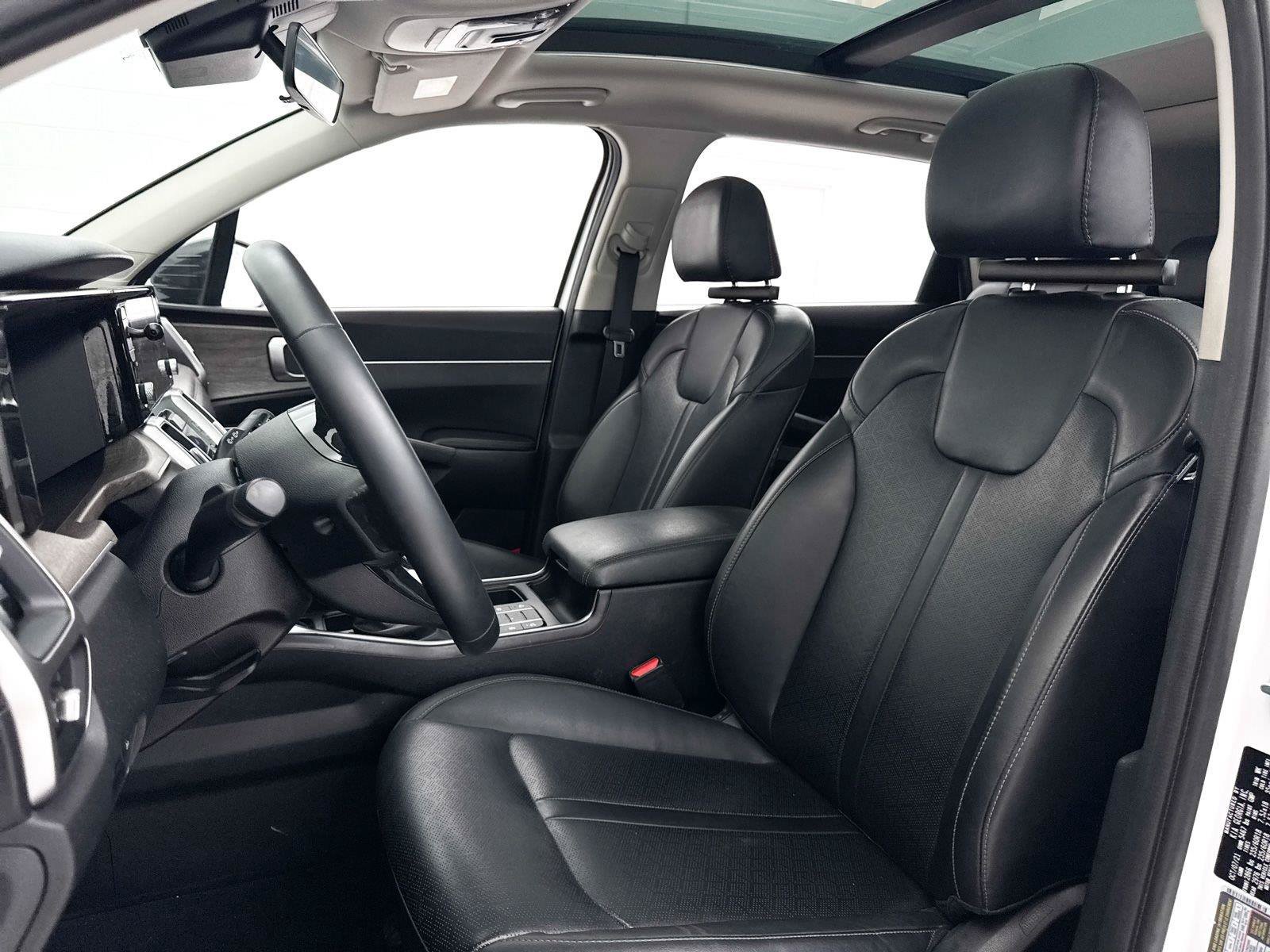 Certified 2022 Kia Sorento S w/ Panoramic Sunroof Package AWD/4WD image 21