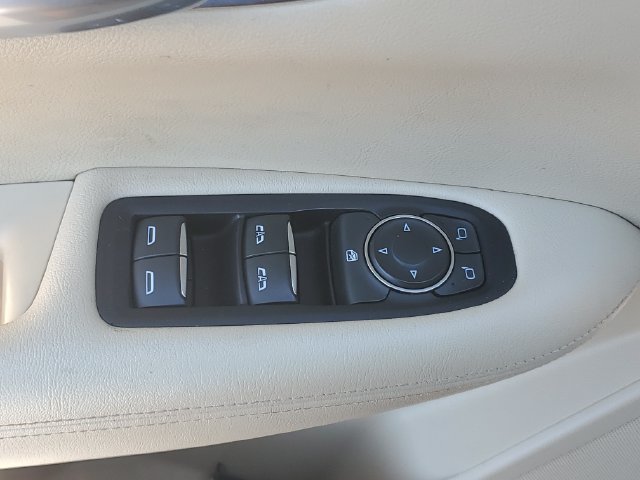 Used 2018 Cadillac XT5 FWD image 16