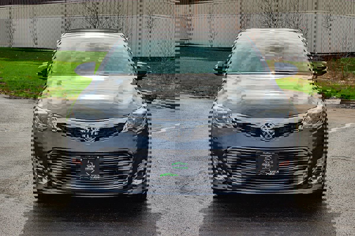 Used 2013 Toyota Avalon XLE image 2