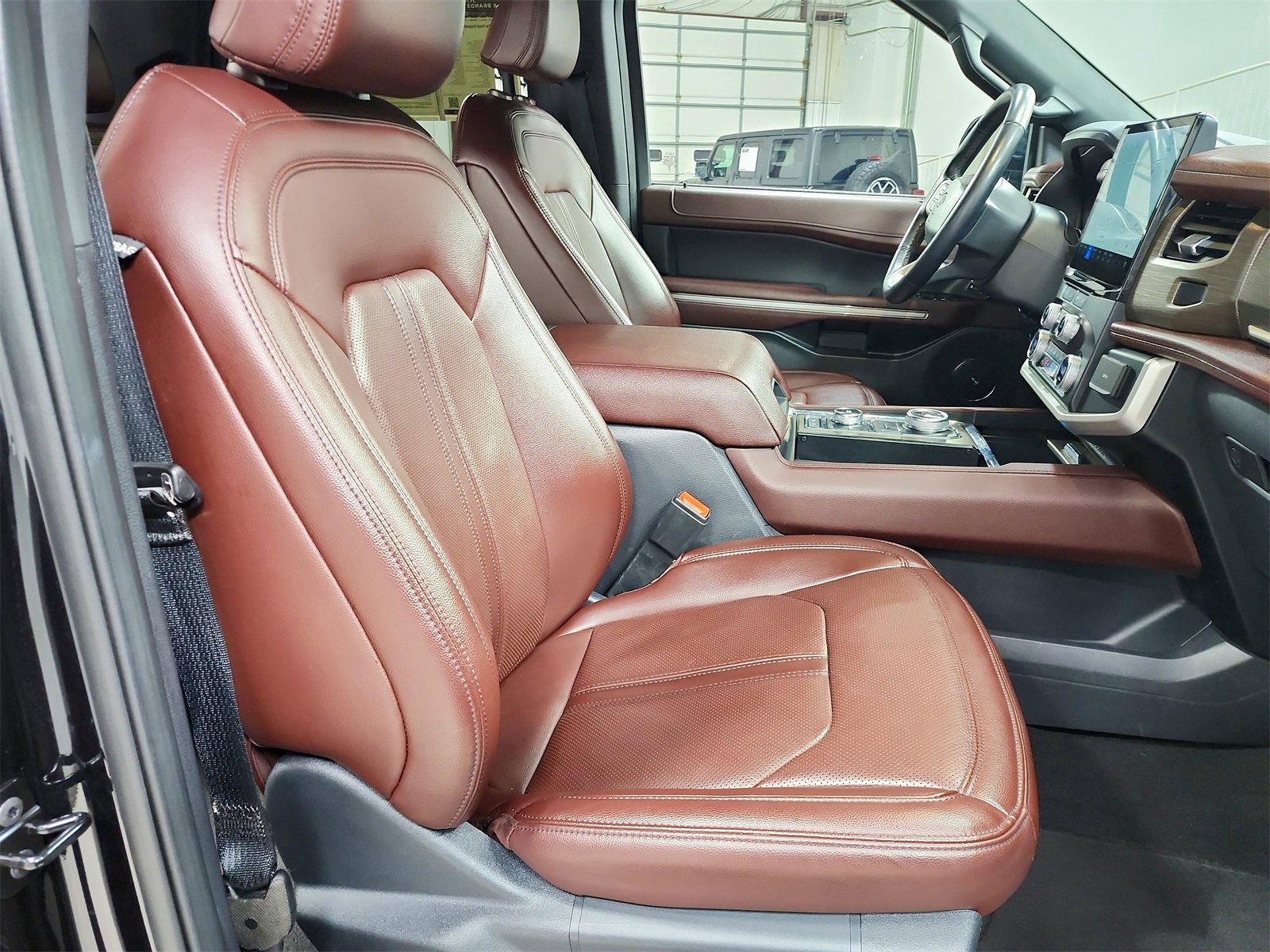 Used 2024 Ford Expedition Limited image 40