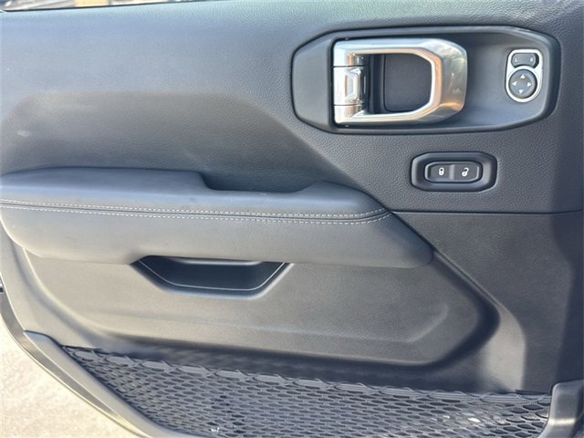 Used 2023 Jeep Gladiator Overland image 16